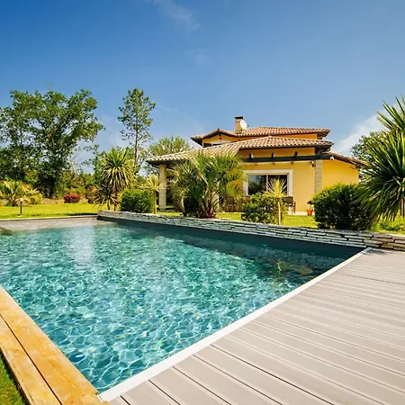 Avec Piscine En Born 13 Personnes